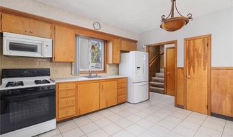 82 Clemence St, Cranston, RI 02920