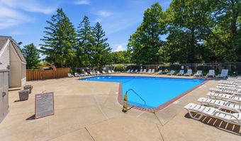 142 Woodland Dr 142, Cromwell, CT 06416
