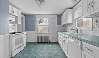 53 Admiral Kalbfus Rd, Newport, RI 02840