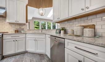 924 Forest Lake Ct, Ballwin, MO 63021