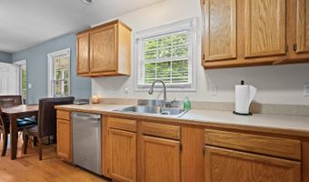 341 Courtland Dr, Appomattox, VA 24522