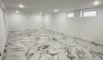 92 W 6TH St, Bayonne, NJ 07002