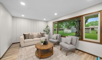 1912 E Sylvan Cir, Brandon, SD 57005