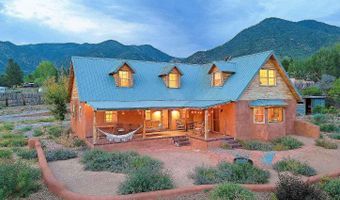 71 Calle Martinez, Arroyo Seco, NM 87514