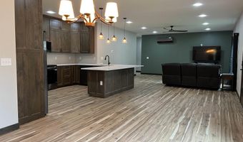 121 N 9th St, Albia, IA 52531