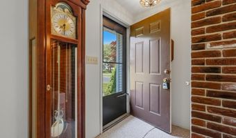 35 Dorchester Ln, Branford, CT 06405