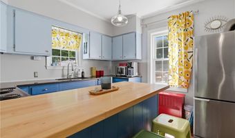 69 Roger Williams Ave, East Providence, RI 02916