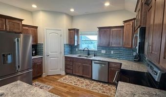 16338 Lois Ln, Basehor, KS 66007