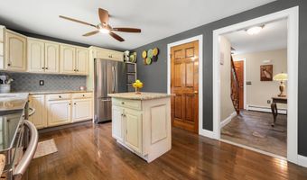 52 Thornridge Dr, Colchester, CT 06415