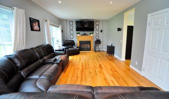 34 Chippenwood Ln, Bristol, CT 06010