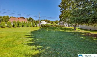 3016 Coplay Ln, North Whitehall, PA 18052