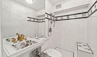 5301 WESTBARD Cir 224, Bethesda, MD 20816