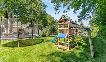 13 Pleasant Rise Cir, Brookfield, CT 06804