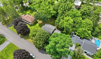 4 Laurel Dr, Albany, NY 12211