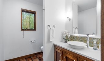 410 Greentree Ln NE, Ada, MI 49301
