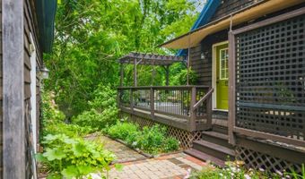 619 Portage Lakes Dr, Akron, OH 44319