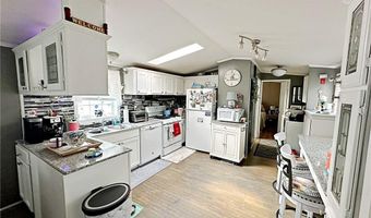 15 East Dr, East Providence, RI 02916