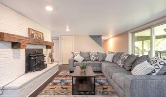 205 Westview Dr, Alma, MI 48801