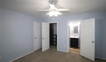 912 Oakwood Farms Ln, Ballwin, MO 63021
