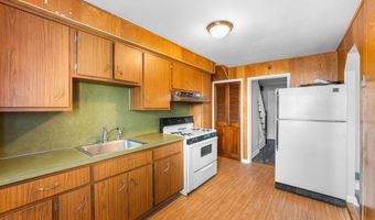 11 VETERANS Ct, Bayonne, NJ 07002