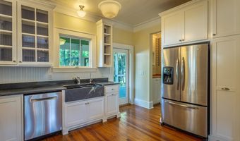 15 8th St, Apalachicola, FL 32320