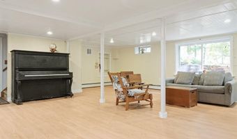 58 Sycamore Dr, East Greenwich, RI 02818
