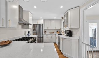 9 Milton Rd, Barrington, RI 02806