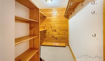 321 Grays Shadow Ln, Banner Elk, NC 28604