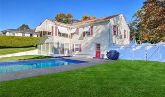 98 Iroquois Rd, Cumberland, RI 02864