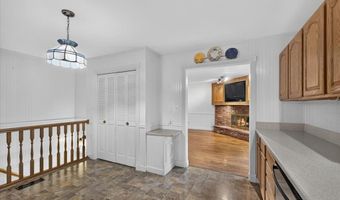 7 Springlake Ct, Ballwin, MO 63011