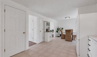 6 Fleuette Dr, Bellingham, MA 02019