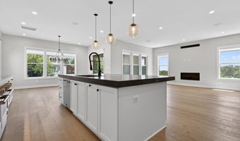 881 N MANCHESTER St, Arlington, VA 22205
