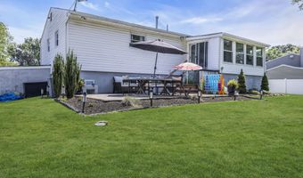 10 Linda Cir, Aberdeen, NJ 07747