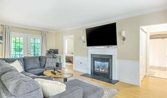 70 Turner St, Warwick, RI 02886