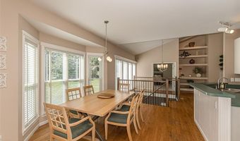 573 Castle Ridge Dr, Ballwin, MO 63021