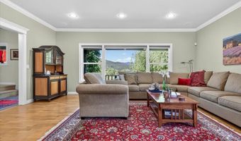 39 E Valley View Rd, Ashland, OR 97520