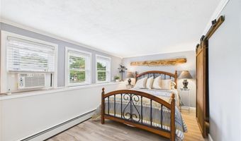 24 E Shore Rd, Narragansett, RI 02882