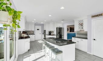 20 Dune Dr, Bayville, NJ 08721