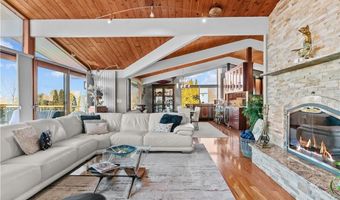 10 Ocean View Dr, Middletown, RI 02842