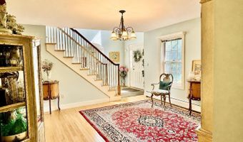 40 Lakewood Dr, Alton, NH 03810