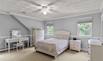 10 Lantern Brook Dr, Lincoln, RI 02865