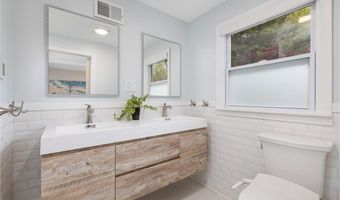 1 Gladridge Dr, East Greenwich, RI 02818
