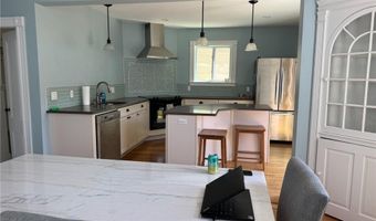 11 Ann St, Newport, RI 02840