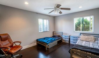 1116 Circle Dr, Escondido, CA 92025