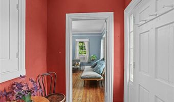 671 County Rd, Barrington, RI 02806