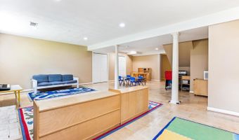 7600 CHARLESTON Dr, Bethesda, MD 20817