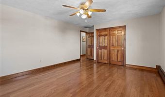 4 Karen Ln, Bristol, RI 02809