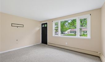 29 Rosedale Dr, Bristol, RI 02809