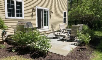15 Logging Trail Ln, Brookfield, CT 06804