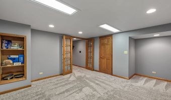 14 Hampton Ct, Algonquin, IL 60102